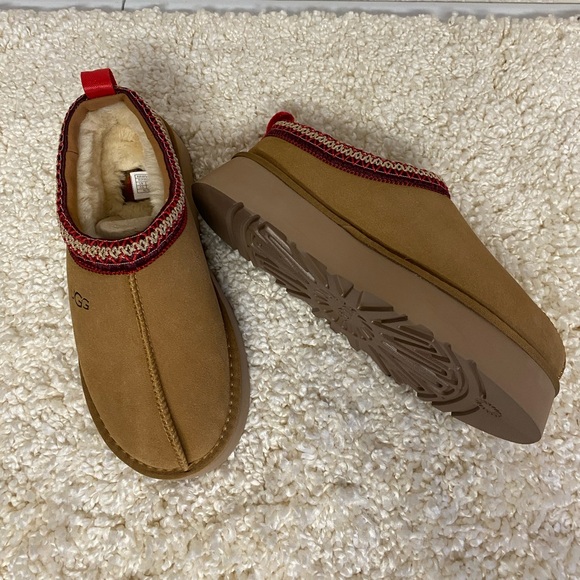 UGG Tazz Women's Tan Flats with Red Trim - Picture 2 of 12